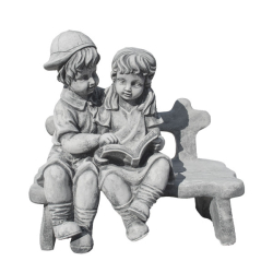 Stein Deko Kinder auf Bank 46cm Formbeton bearbeitet - winterfest